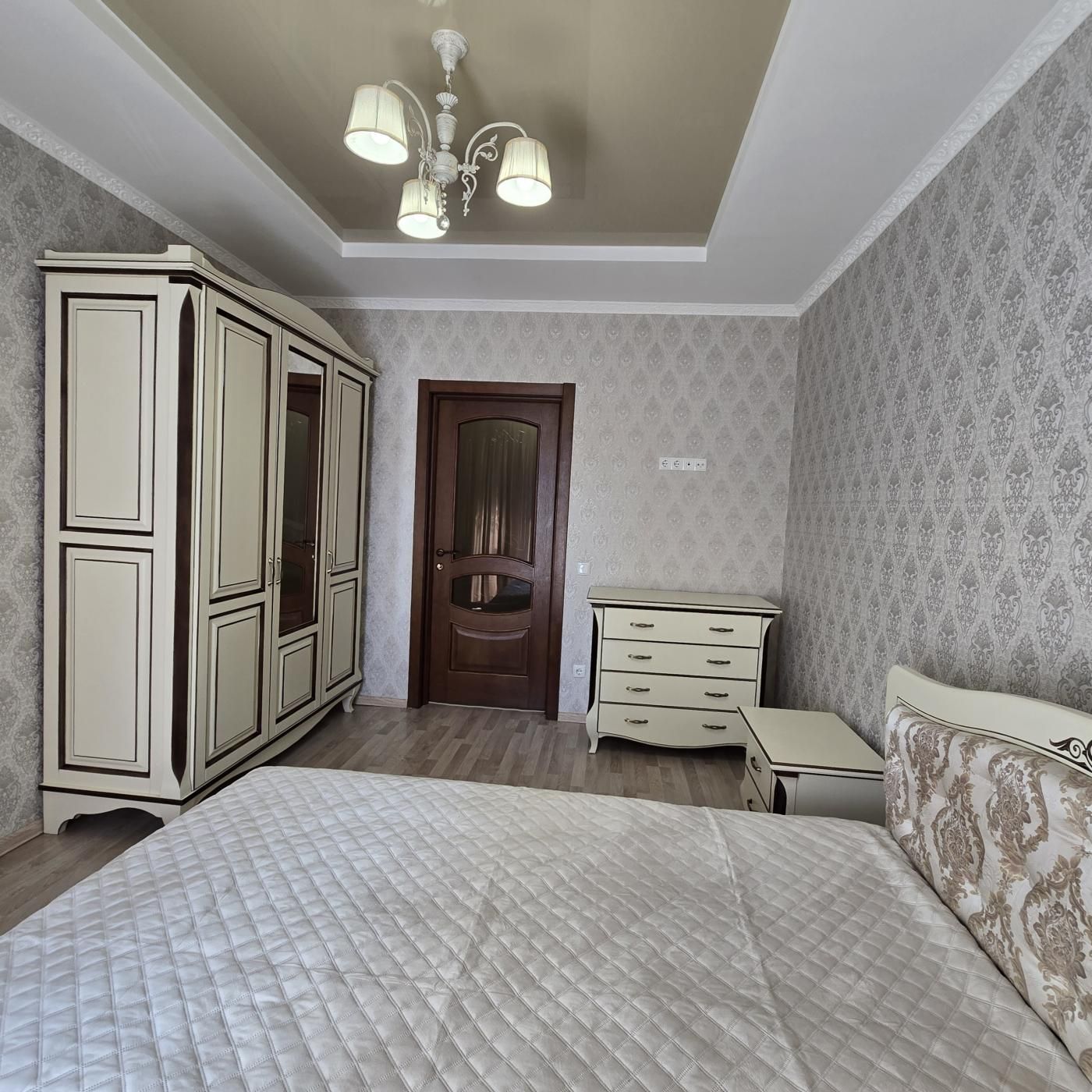 Two-room apartment near city lake with premium renovation
