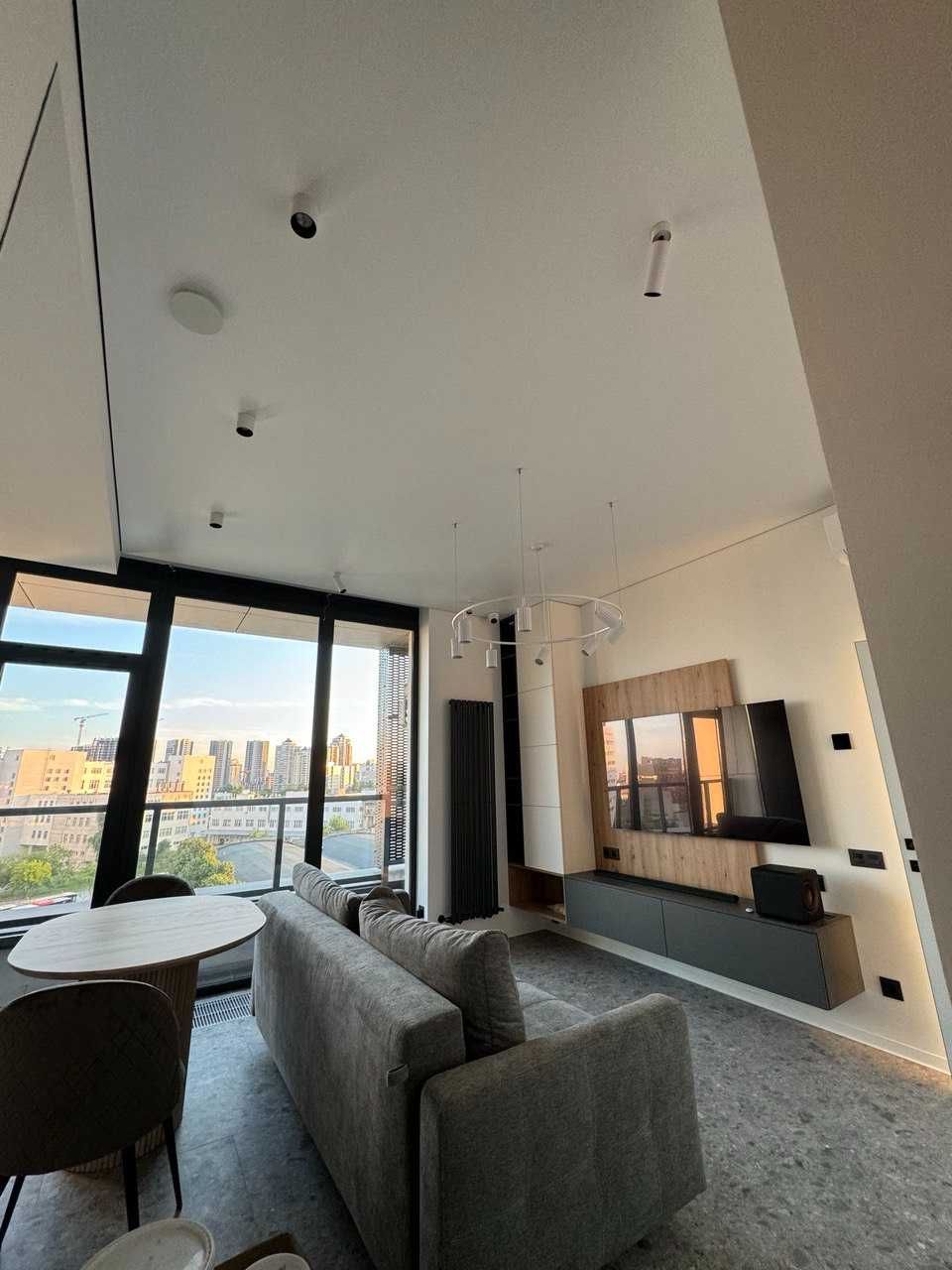 Modern 1-Bedroom Apartment with Designer Interior