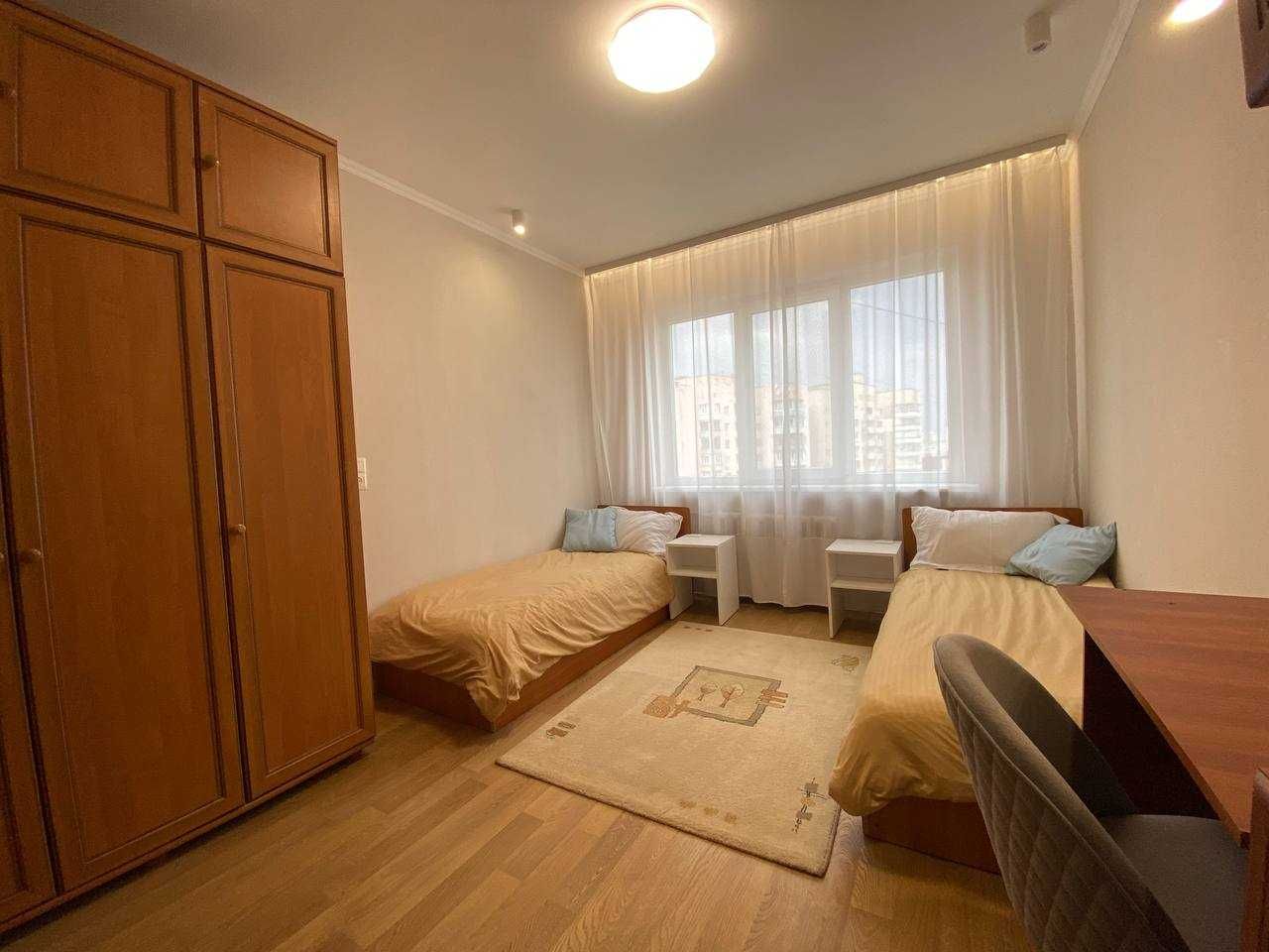 3-Room Apartment in Dniprovskyi District, Kyiv