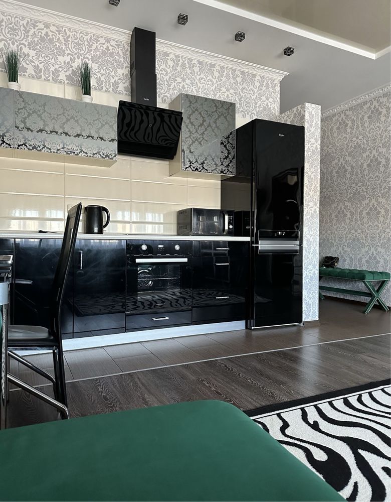 1-Room Apartment in Klimovsky House with City and Park View