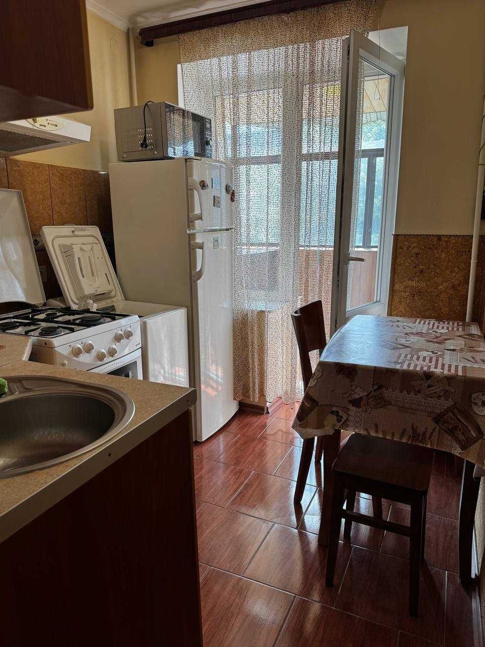 1-Room Apartment near Market with Large Balcony