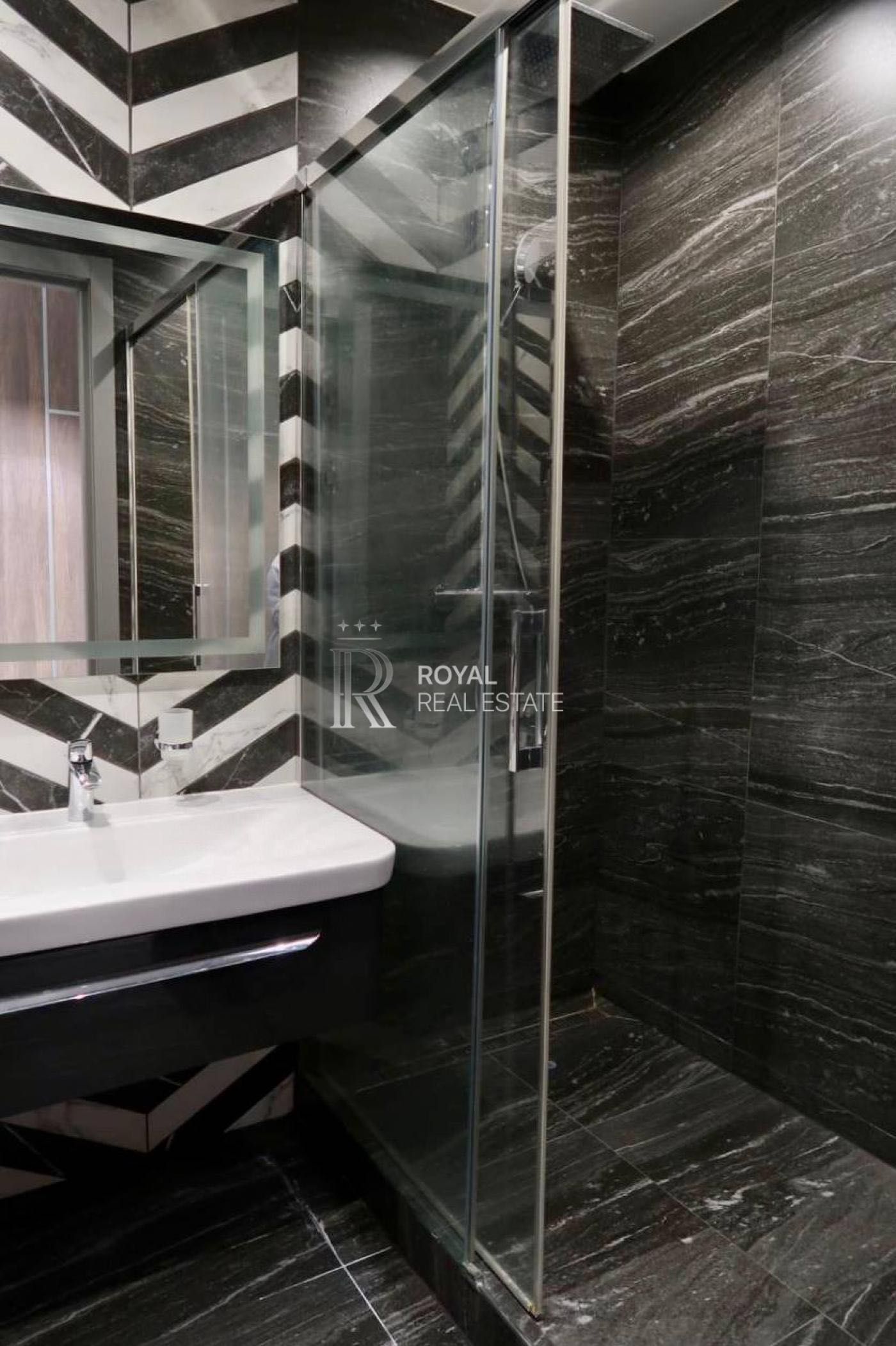 Designer Two-Bedroom Apartment in Pidvysotskyi Complex, Near Zverinetska Metro