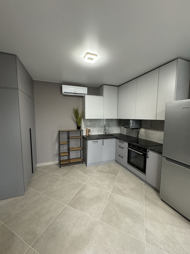 Modern Studio Apartment Near City Center with Amenities