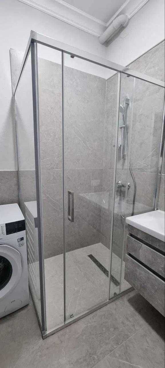 Spacious 2-Room Apartment in City Center with Parking and Balcony