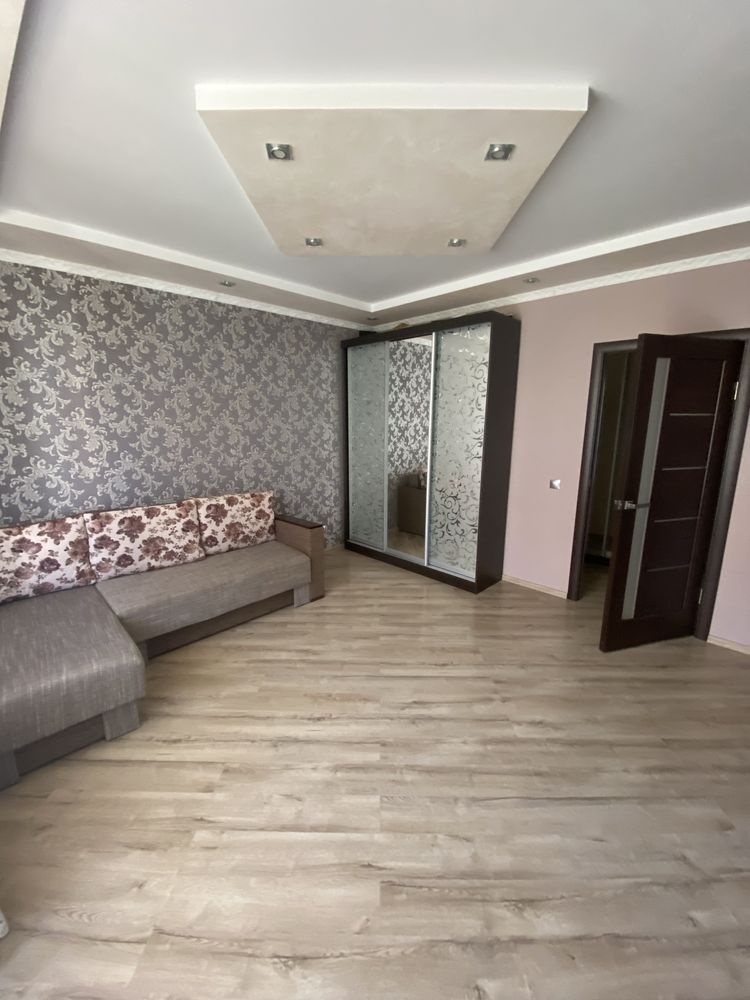 3-Room Apartment on Khyry Street with Comfortable Layout and Amenities