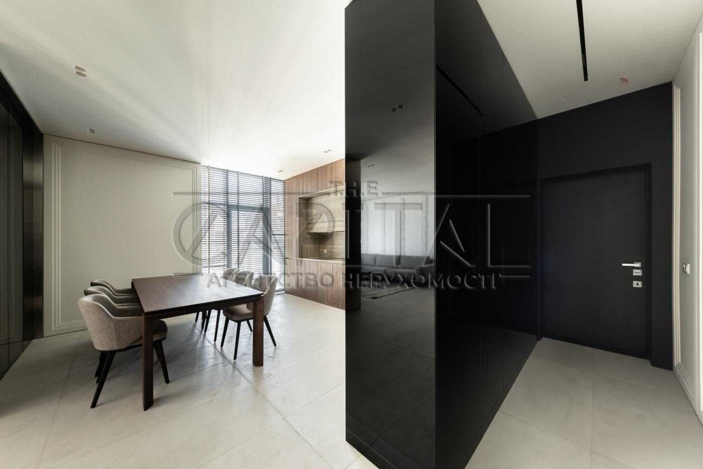 Stylish 3-Bedroom Apartment in Novopecherski Lipki Complex