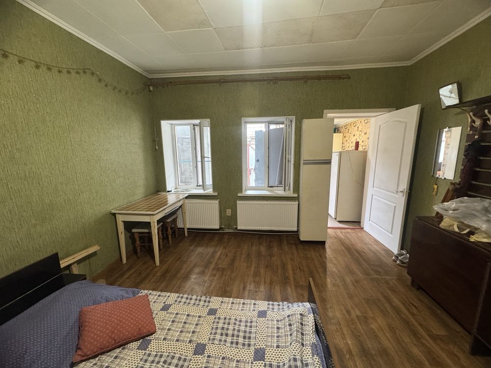 2-Room Apartment on Sevastopolskaya Street with Basic Amenities
