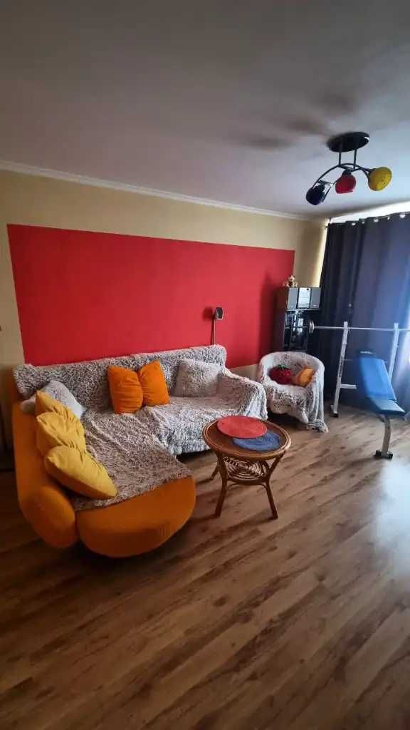 2-Room Apartment on Heroiv Avenue, Convenient Location, Pet-Friendly