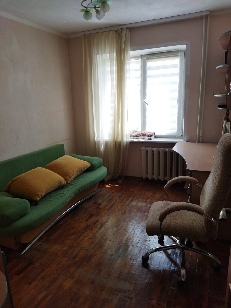 3-Room Apartment in Lazurnyi District