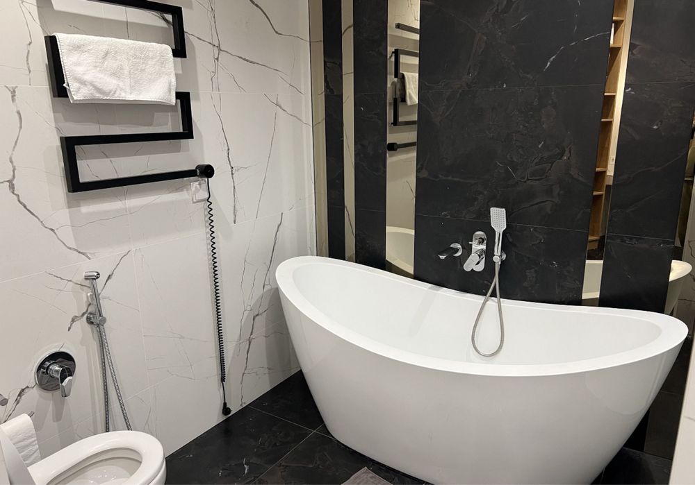 1-Bedroom Apartment on Kamaniyna Street, 44 Pearl Complex