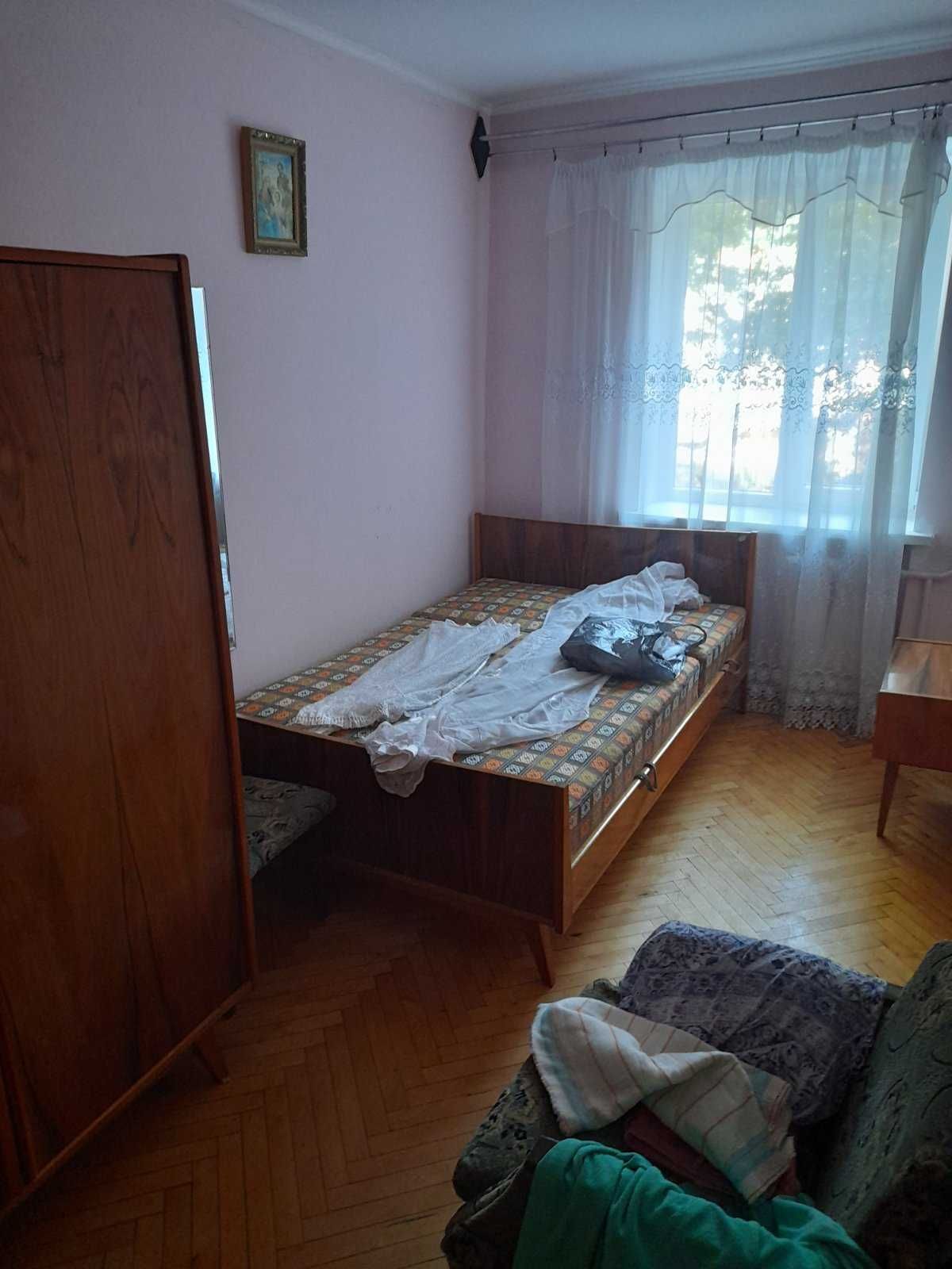3-Room Apartment on Zaliznychna Street, Ready for Immediate Occupancy