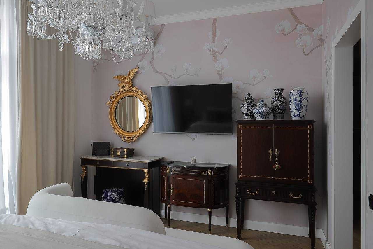 Elegant 3-bedroom apartment in Novopechersk Lipki complex