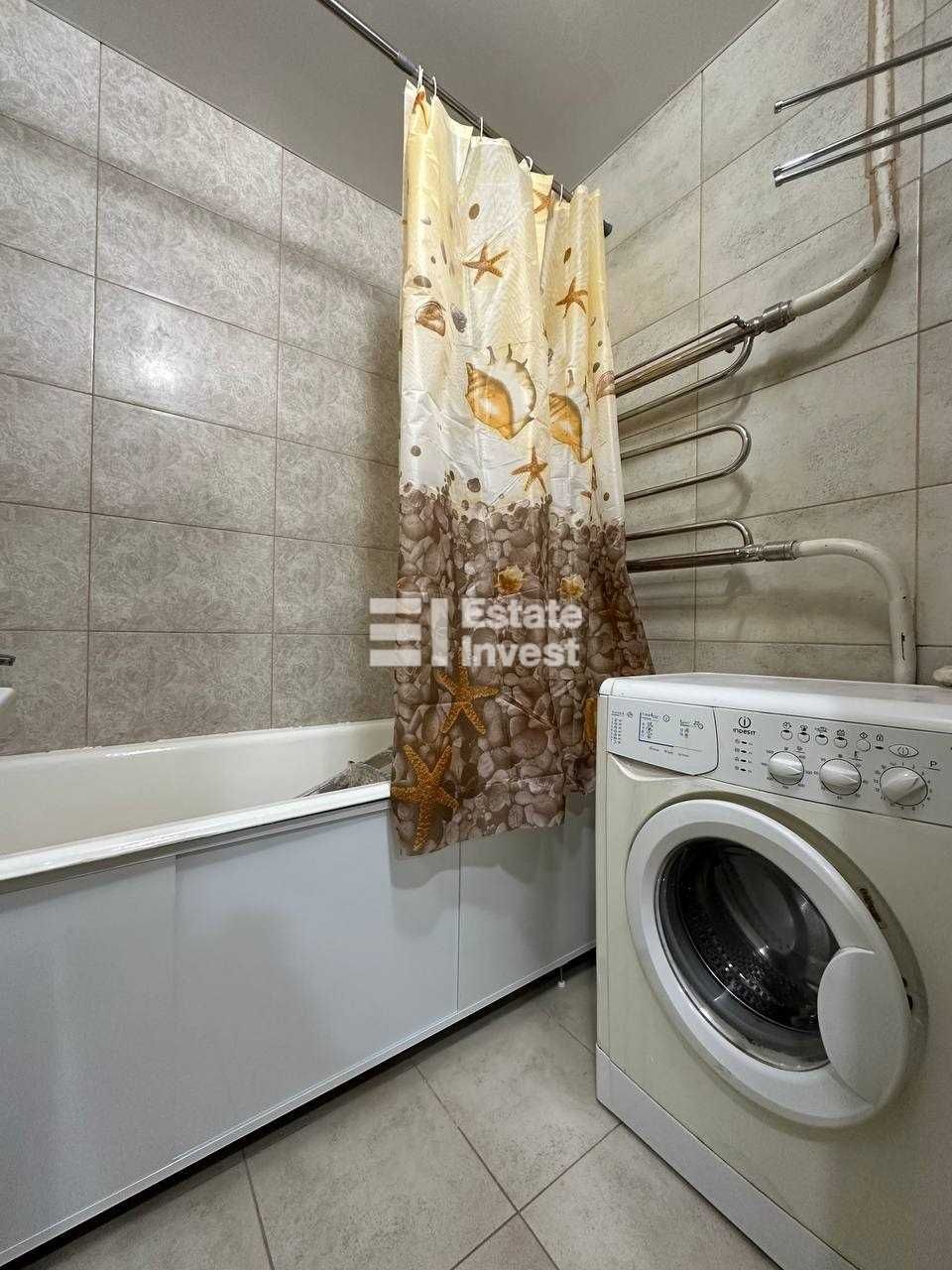3-Room Apartment with New Renovation on Derevyanka Street