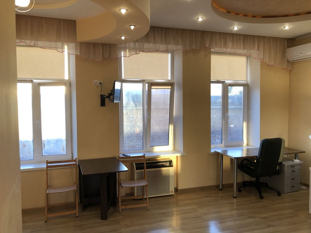 Studio Apartment in Shevchenkivskyi District, Zustrichna Street