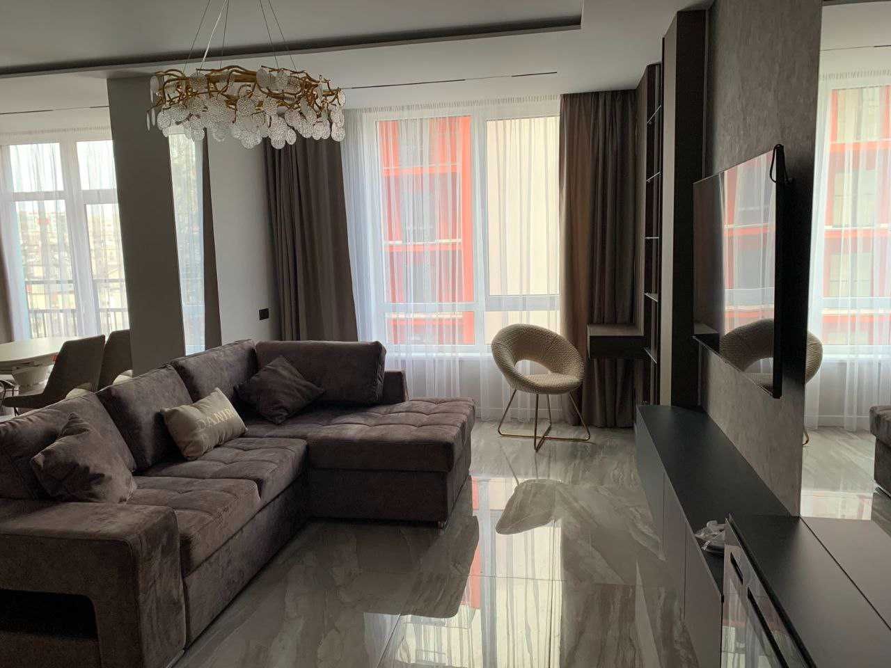 Designer Apartment in Semytsvet Complex Near City Center