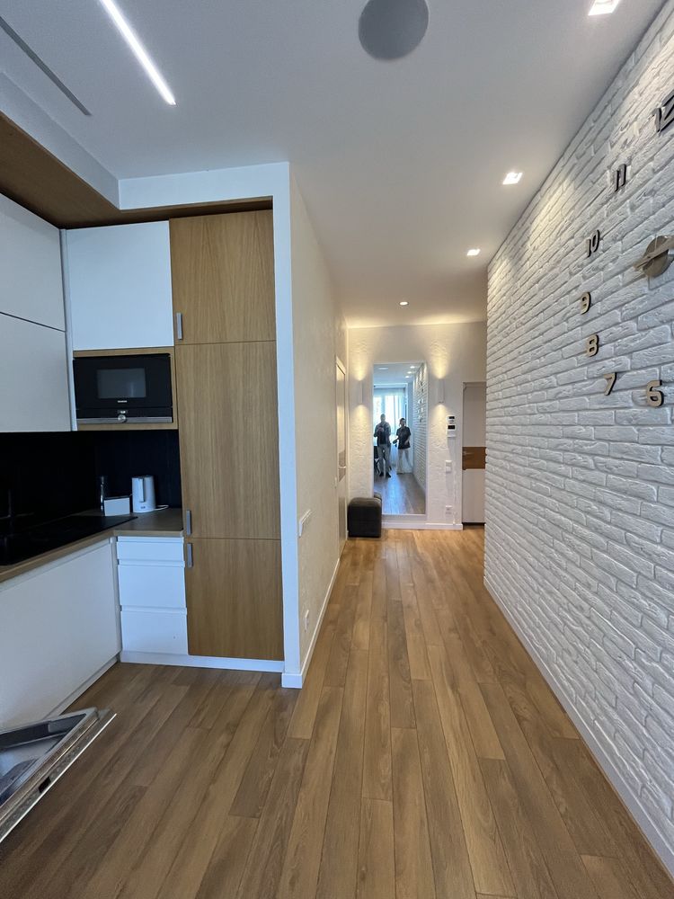 1-Bedroom Apartment in Avalon Garden Complex with Designer Renovation