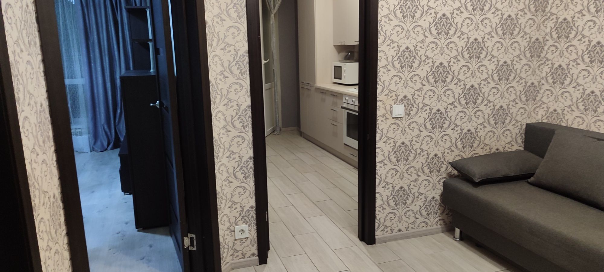 Warm, Bright One-Bedroom Apartment in Sakura Complex
