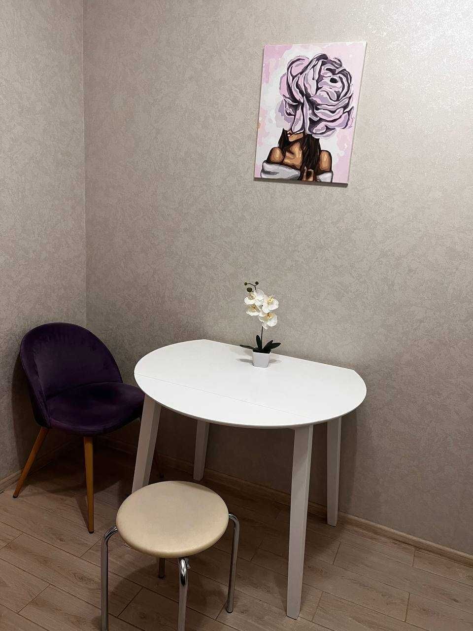 Cozy apartment in gated complex with amenities