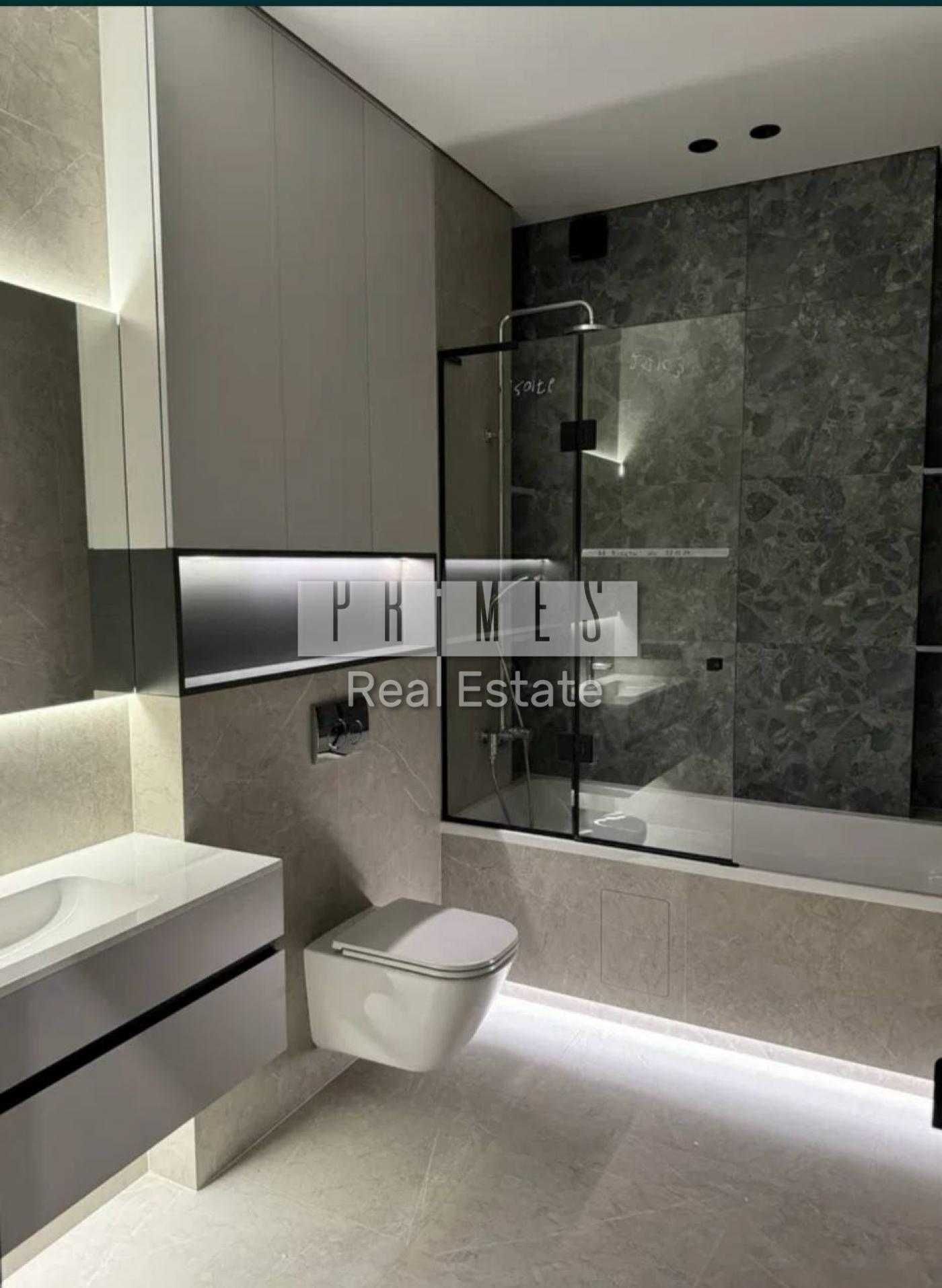 Luxury 3-Bedroom Apartment in Novopecherski Lipki Complex