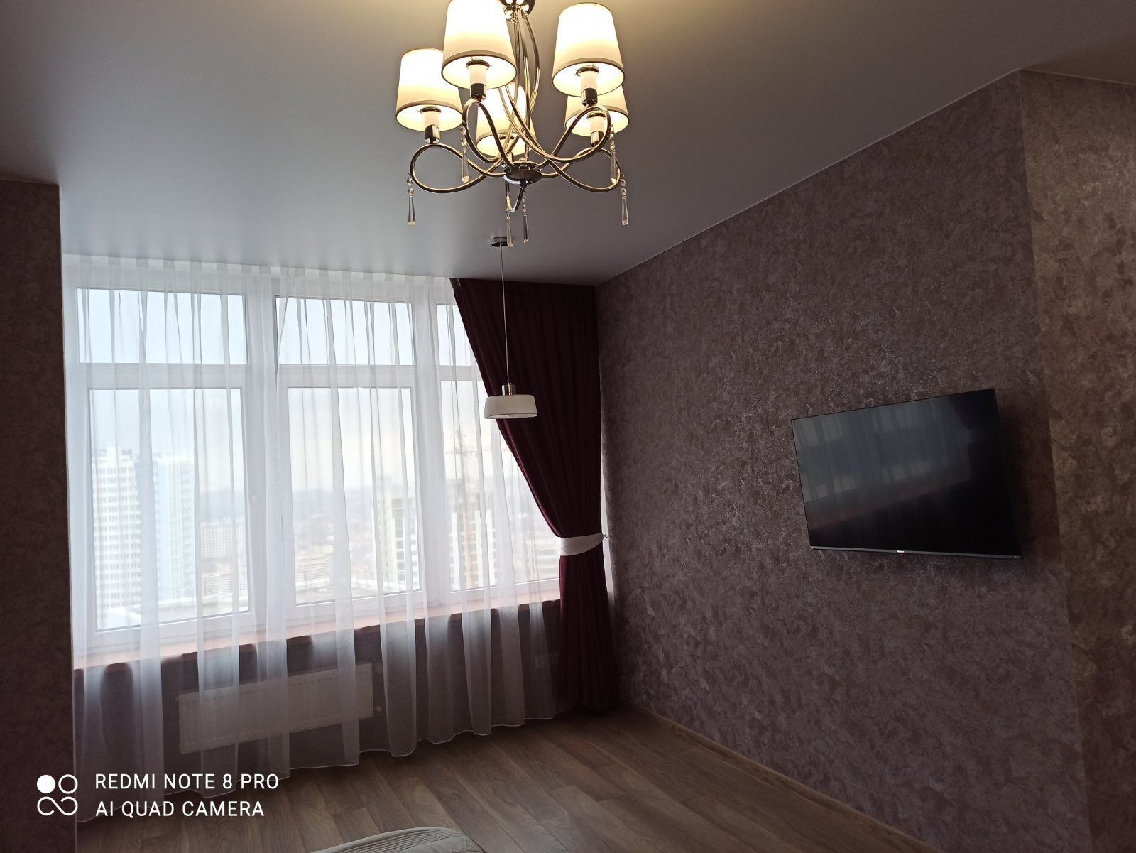 Каманина 48 Жемчужинадағы бір бөлмелі пәтер, автотұрақпен