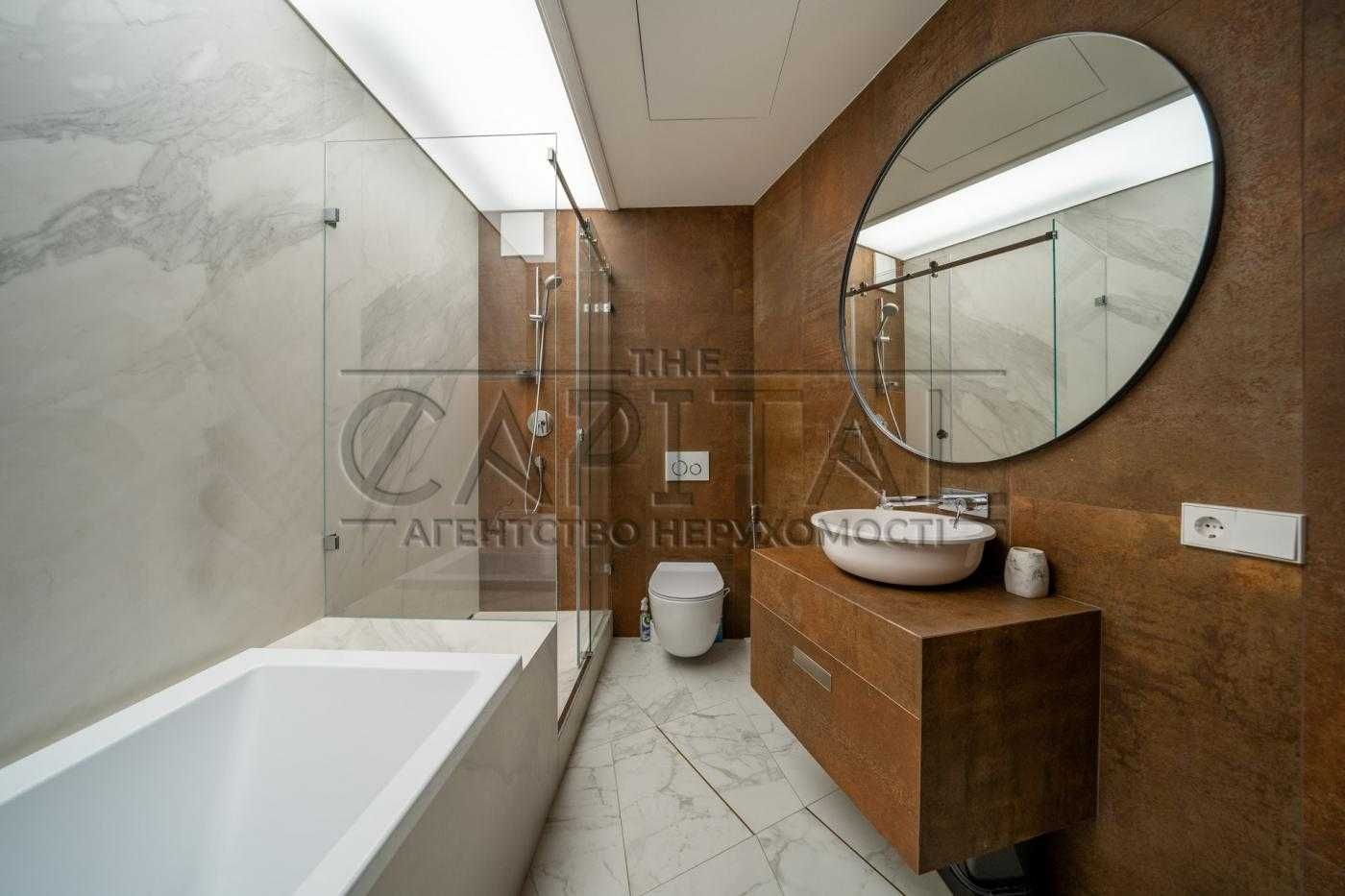 Premium 2-Bedroom Apartment in Skyline Complex with Designer Renovation