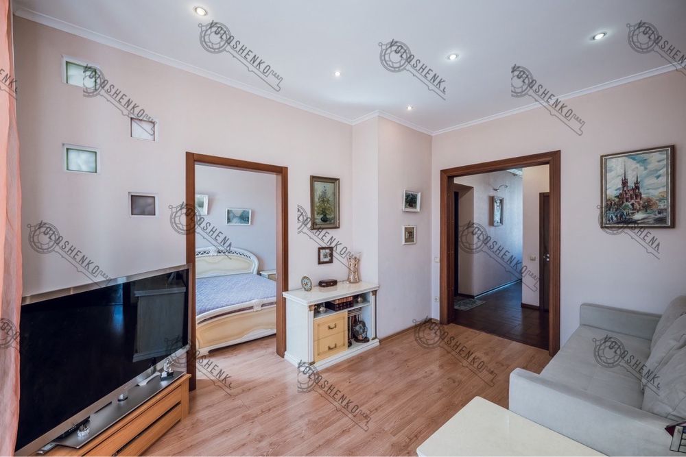 2-Room Apartment in Stalinka on Podil, Yaroslavska Street