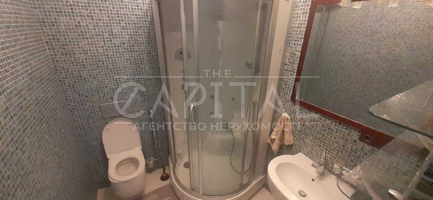 Spacious 3-room apartment on Chornovola Street, 117 m²