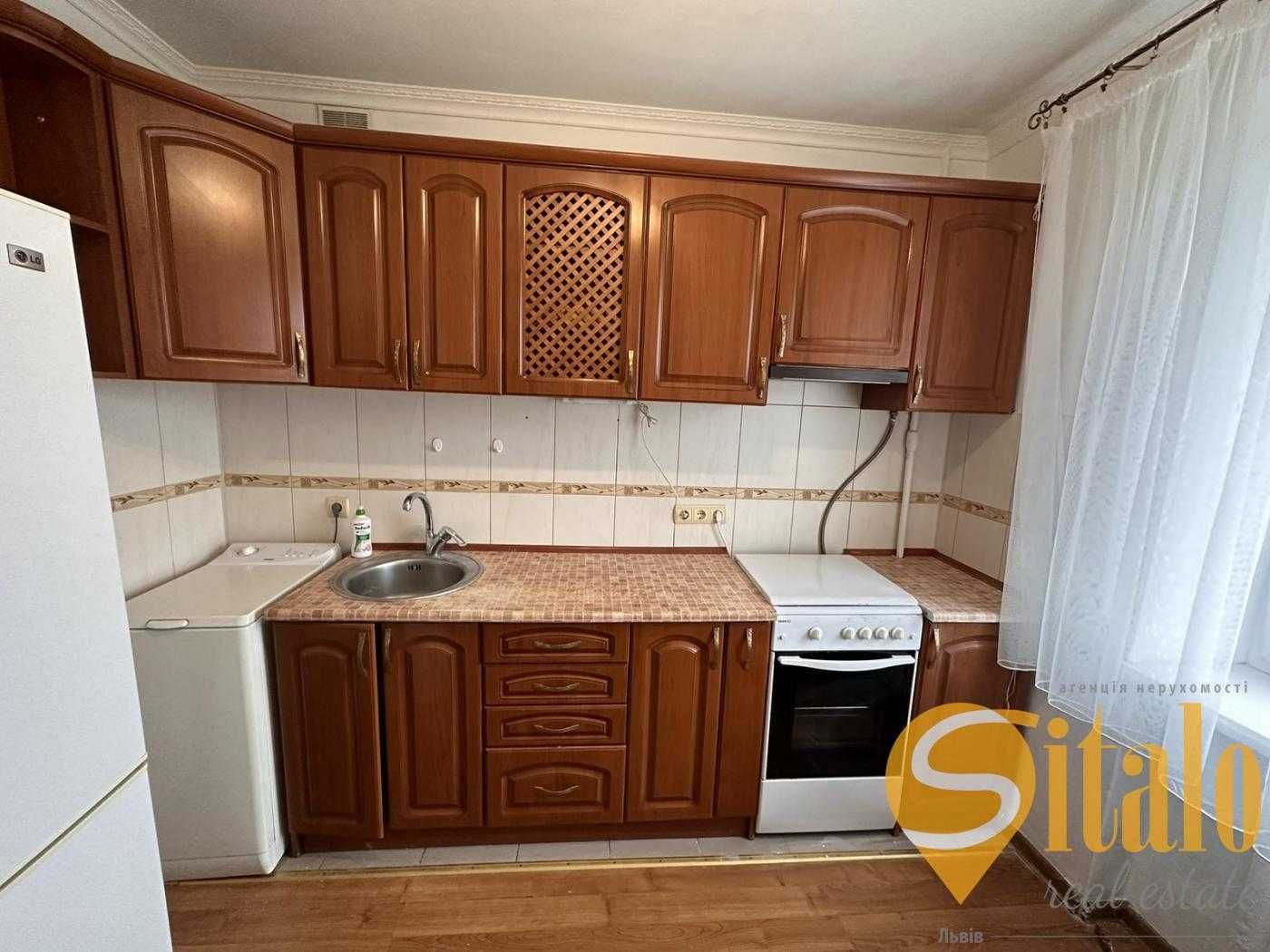 Cozy 1-Bedroom Apartment with Wardrobe and Balcony in Lviv