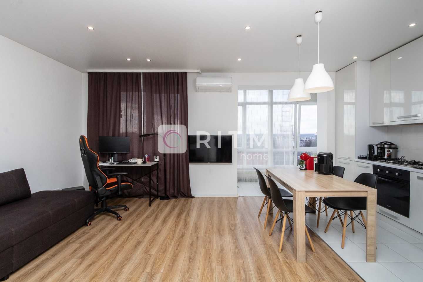 Modern Designer Studio with Panoramic Windows in Center