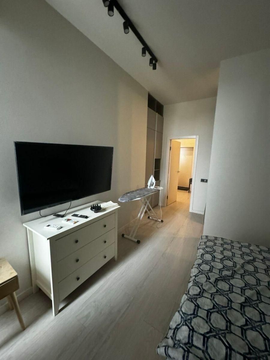 1-Bedroom Apartment in Novopecherski Lipki Complex, Zvirinetsk Area