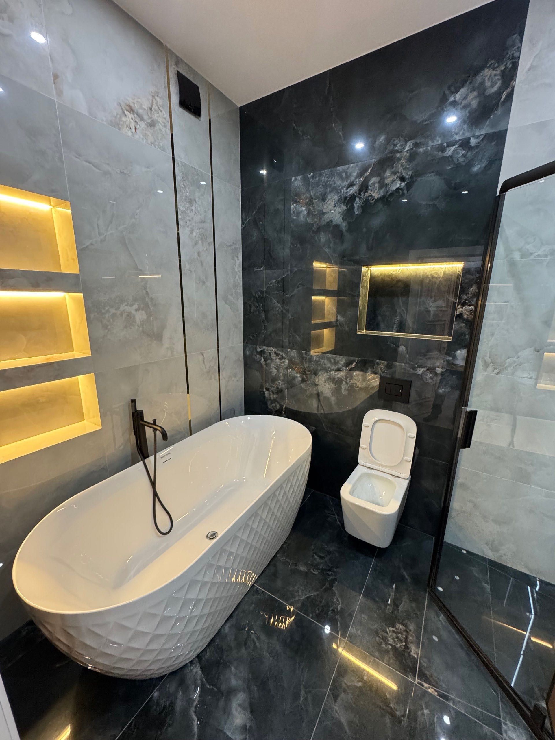 Luxurious 70m² Apartment with Designer Renovation in City Center