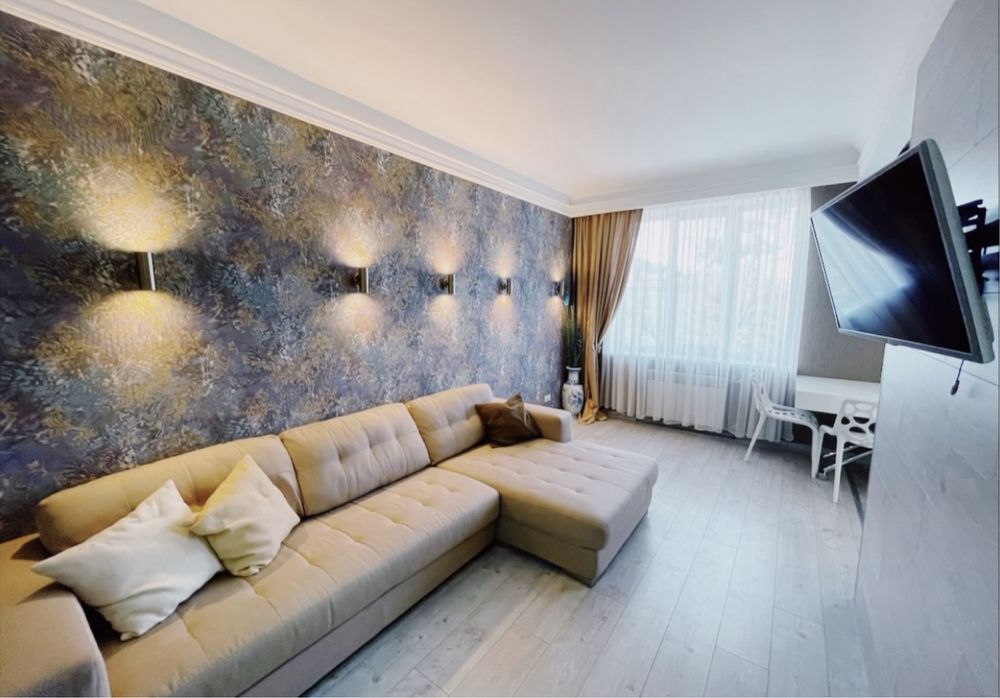 Luxurious 2-Room Apartment in City Center near Metro Stations