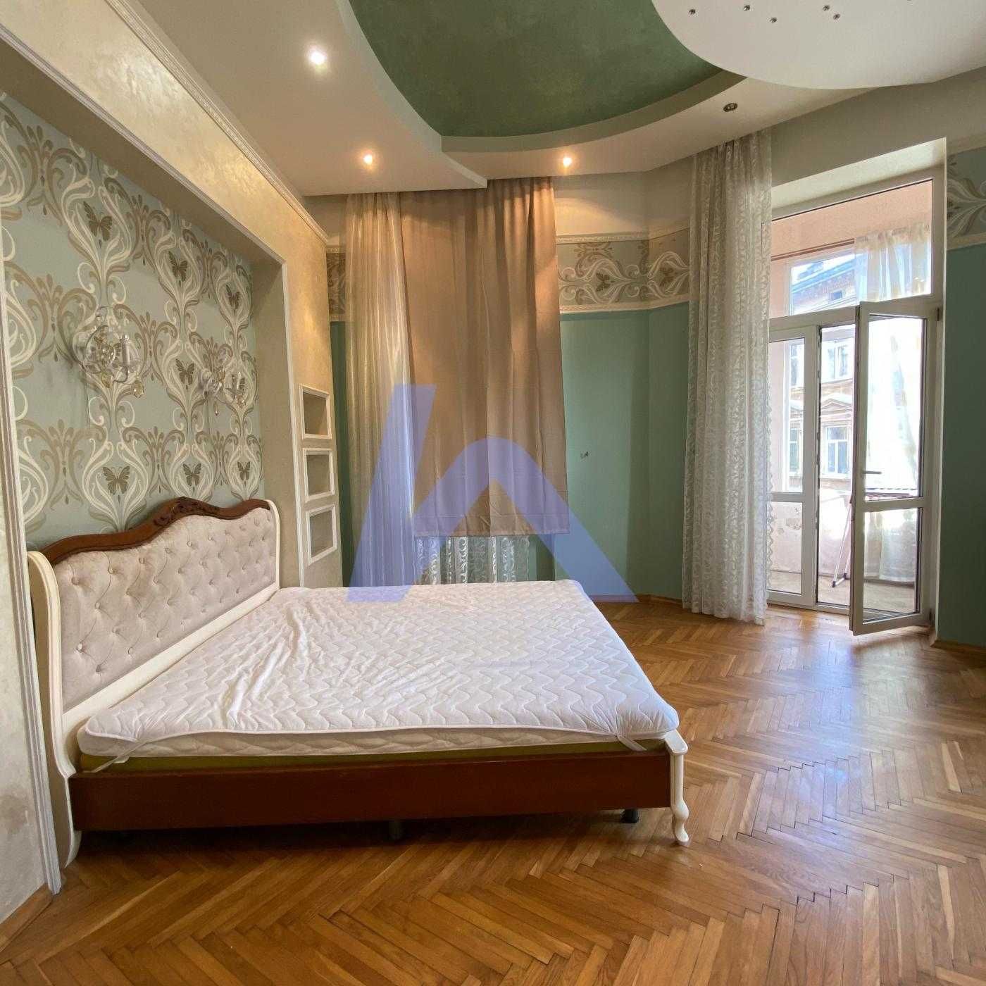 2-Room Apartment in City Center, Galytskyi District, Near Volodymyr Shukhevy Stop
