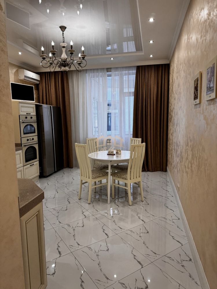 Spacious 2-Bedroom Apartment Near Klovska Metro