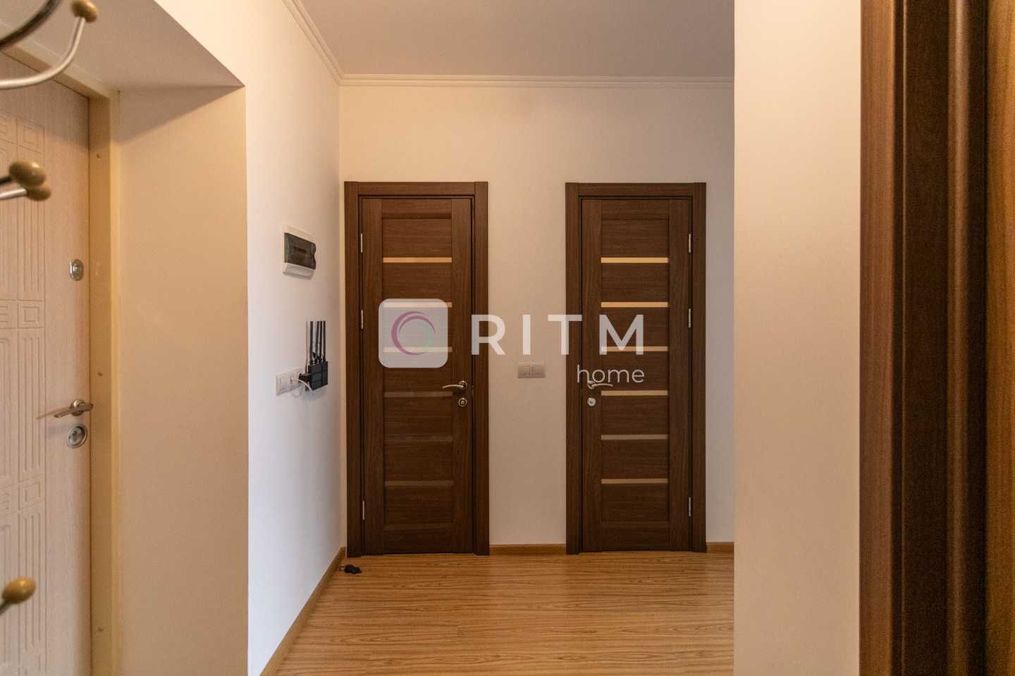 Cozy 1-Bedroom Apartment Near City Lake in Ivano-Frankivsk