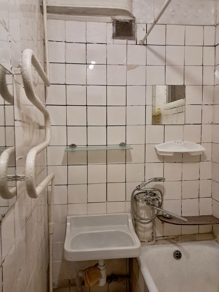 3-Room Apartment in Ukraine Heroes Street, Central Location