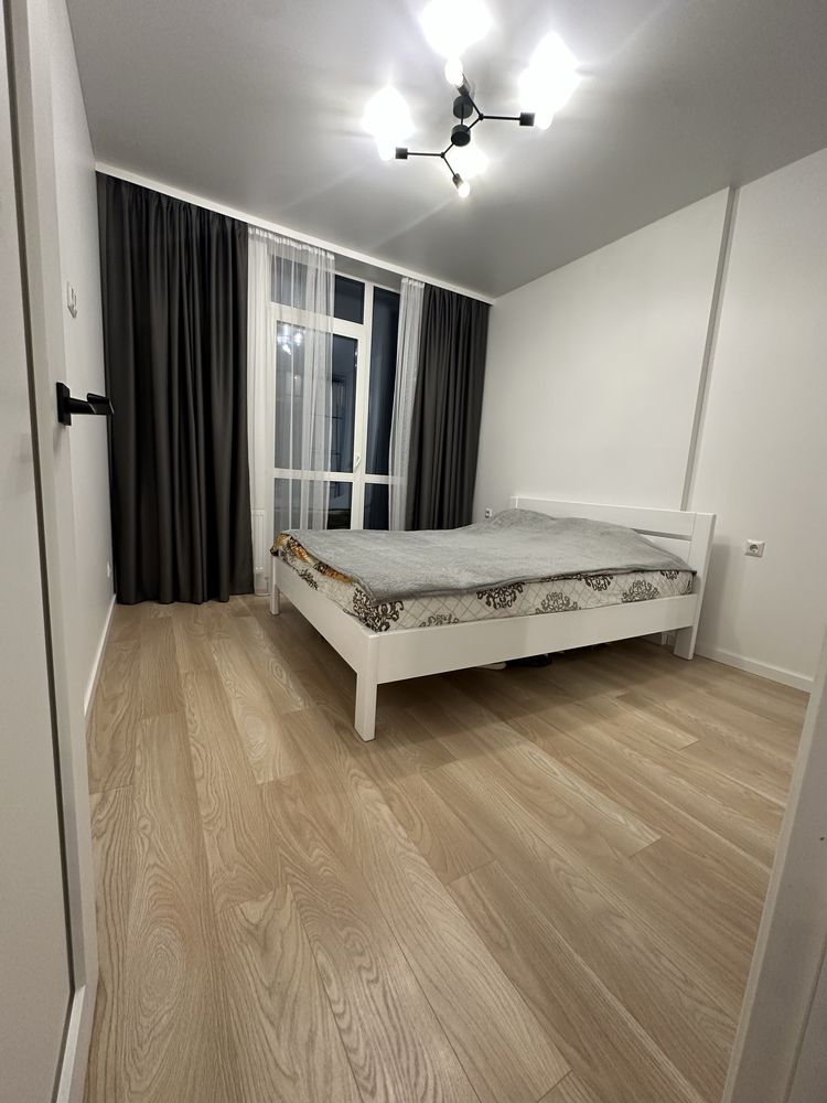 Modern 2-Bedroom Apartment with Designer Renovation