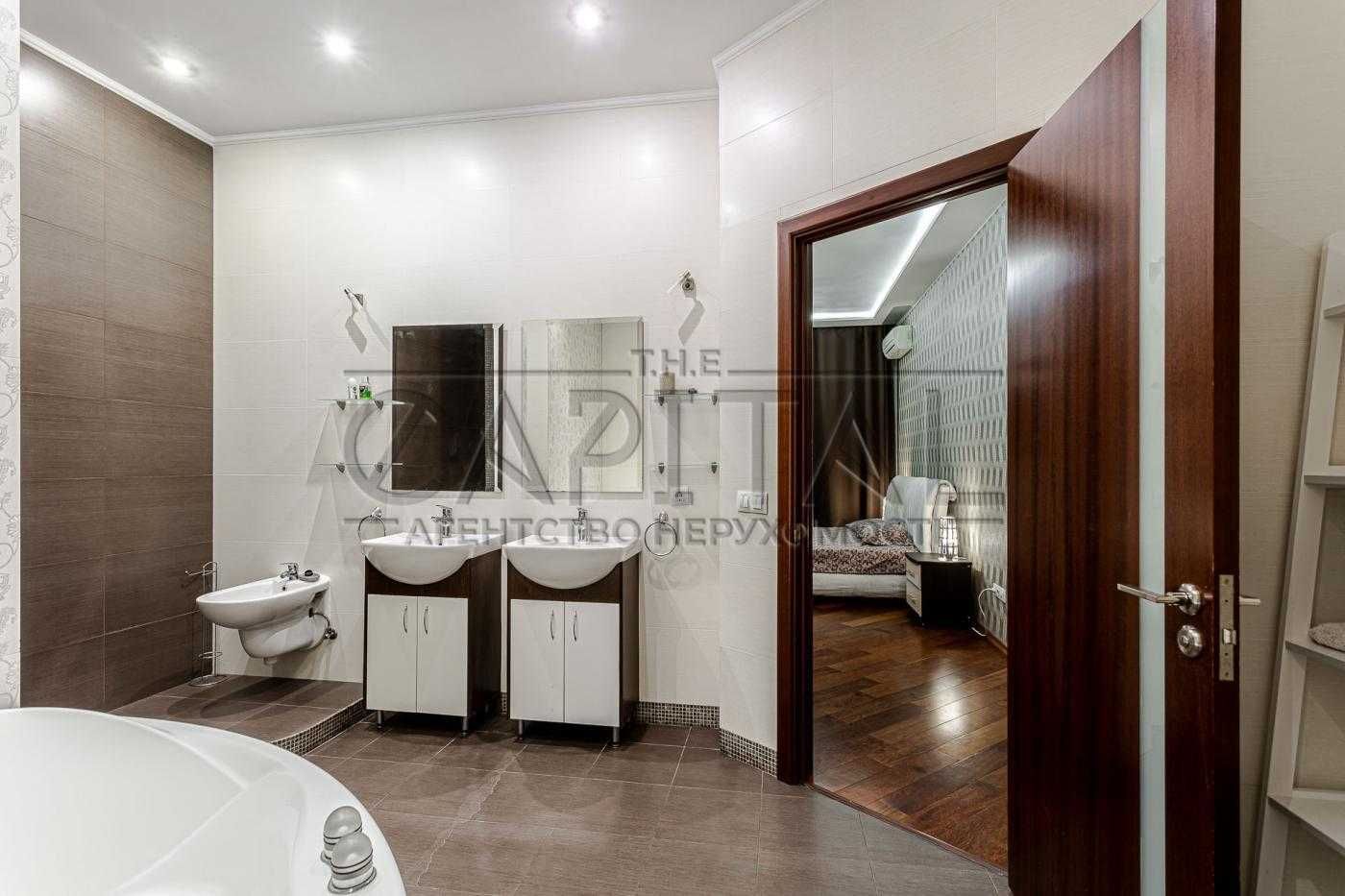 3-Room Apartment with Sauna in Kyiv City Center
