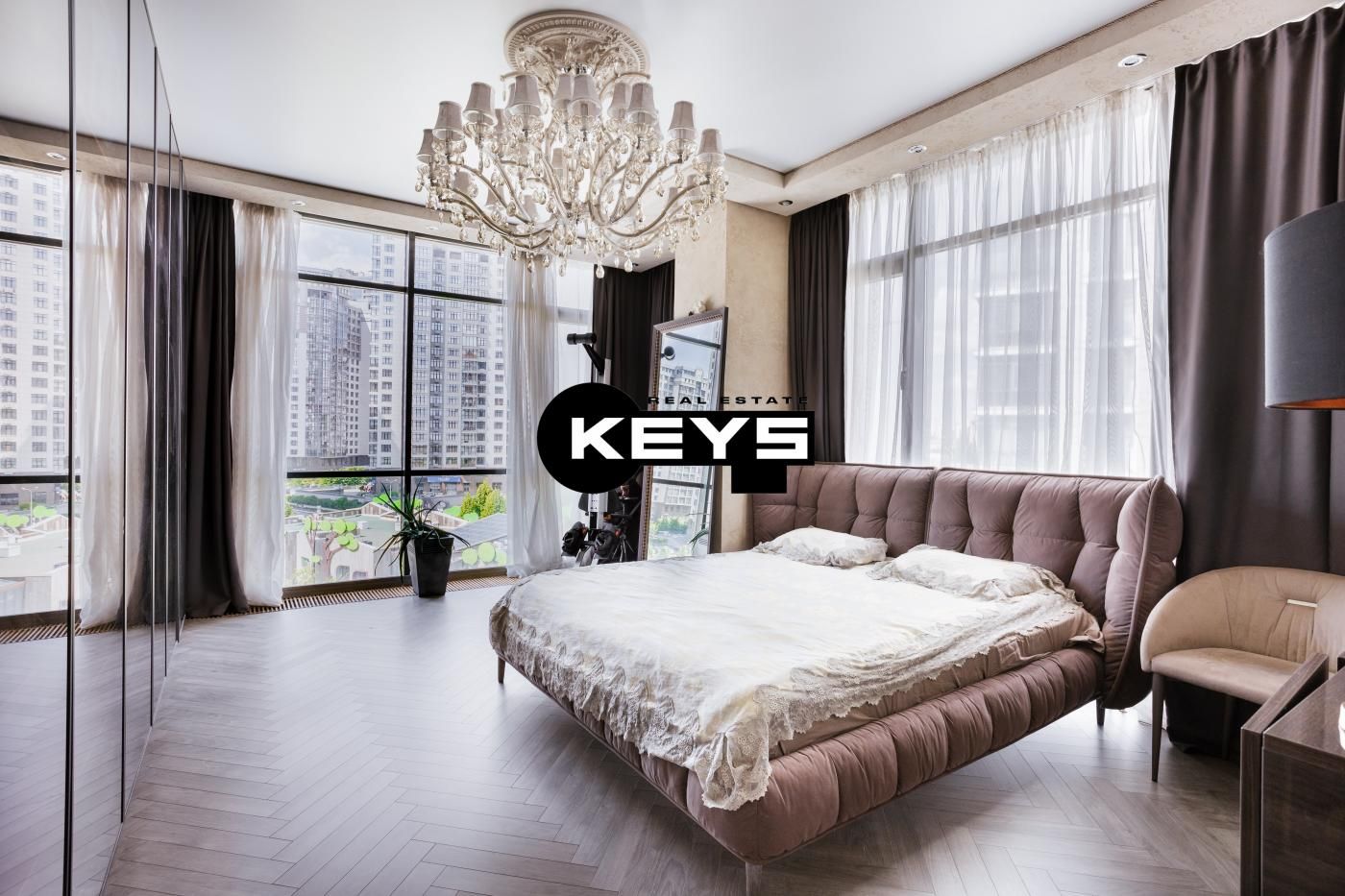 Exclusive 3-Room Apartment in Novopecherski Lipki Complex
