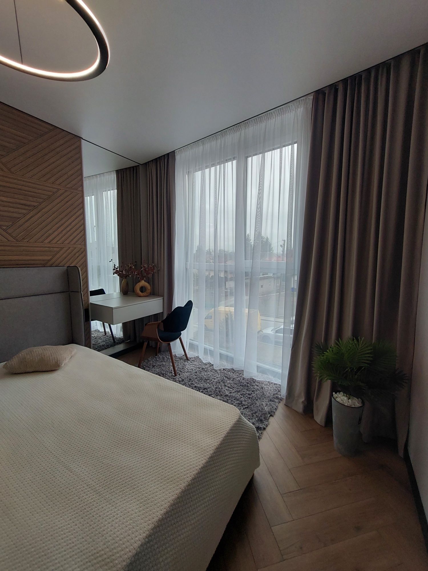 Modern 1-Bedroom Apartment with Designer Renovation
