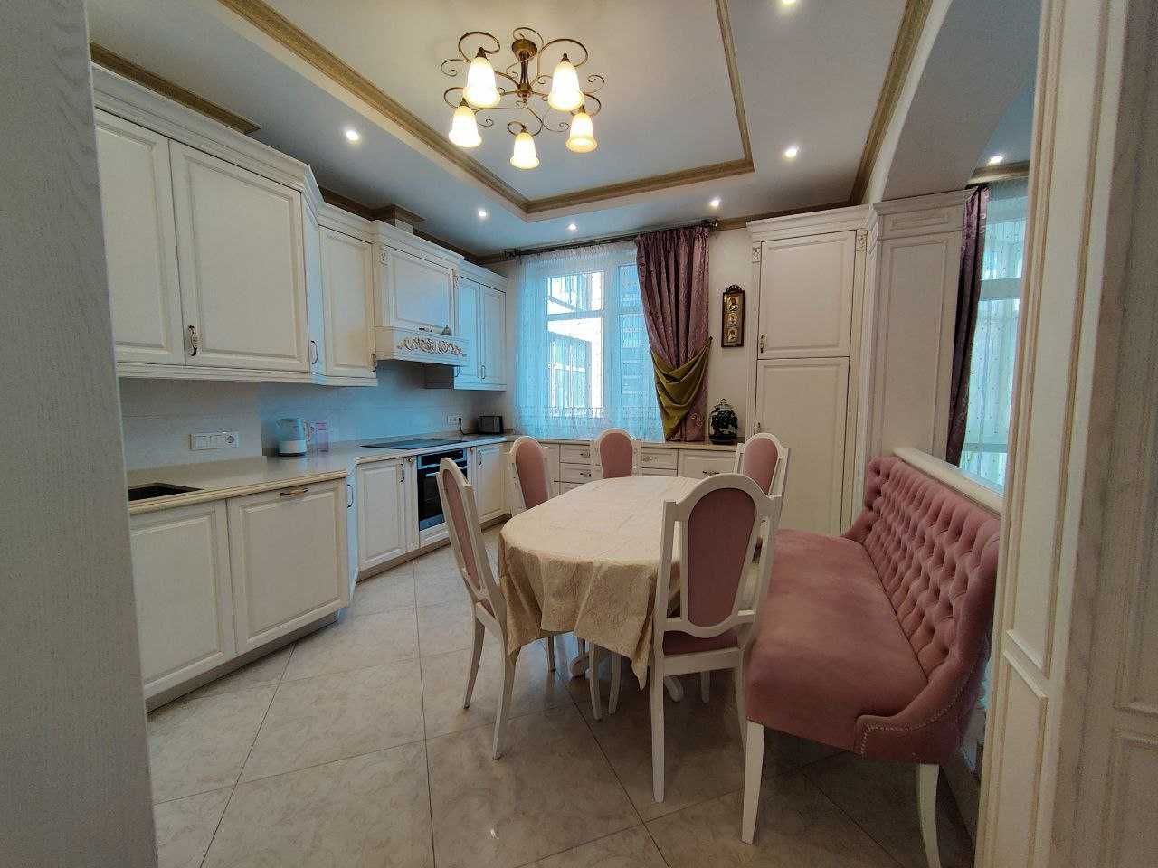 Luxury 3-bedroom apartment in Botanic Paradise complex near Botanical Garden