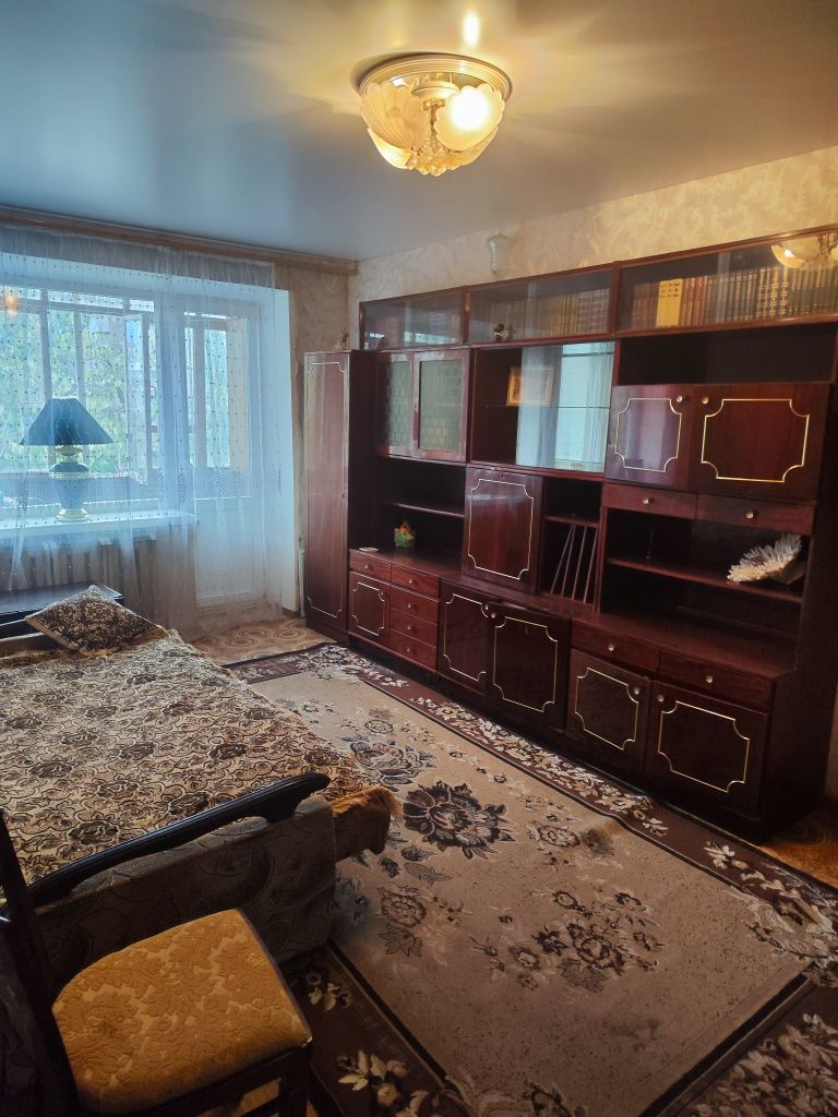 3-Room Apartment in City Center with Balcony and Convenient Location