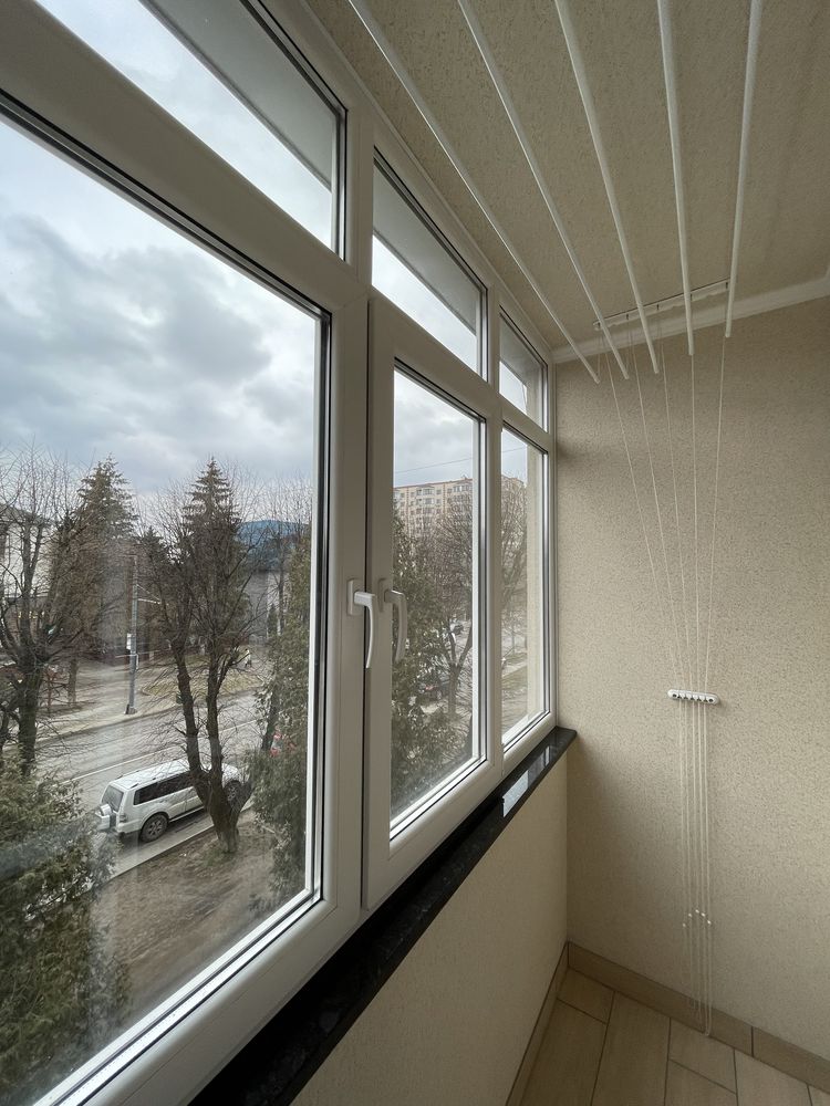 Қазіргі заманғы дизайны бар қала орталығындағы кең 2 бөлмелі пәтер