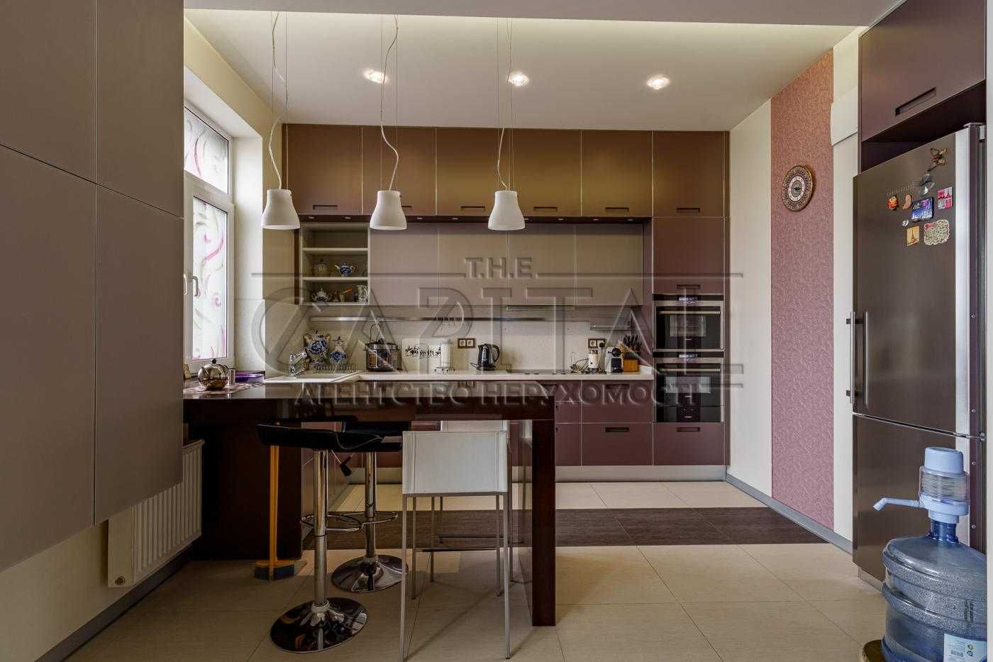 Spacious Business Class Apartment in Dniprovskyi District, Kyiv