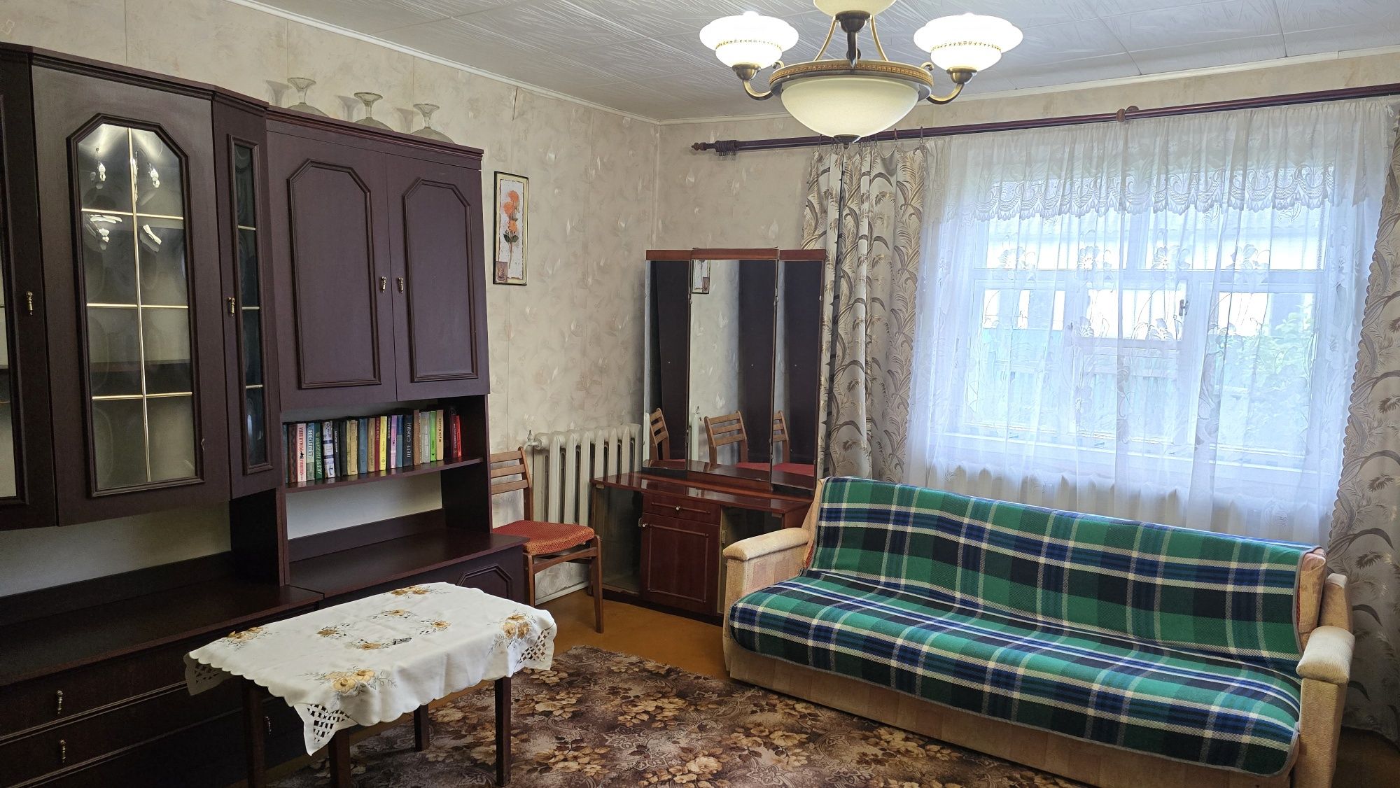 Повністю облаштована квартира з комунальними послугами