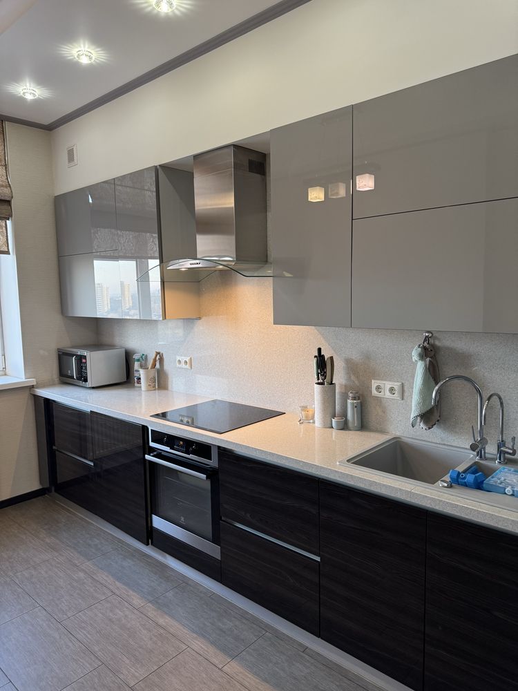 Modern Two-Bedroom Business Class Apartment Near Metro