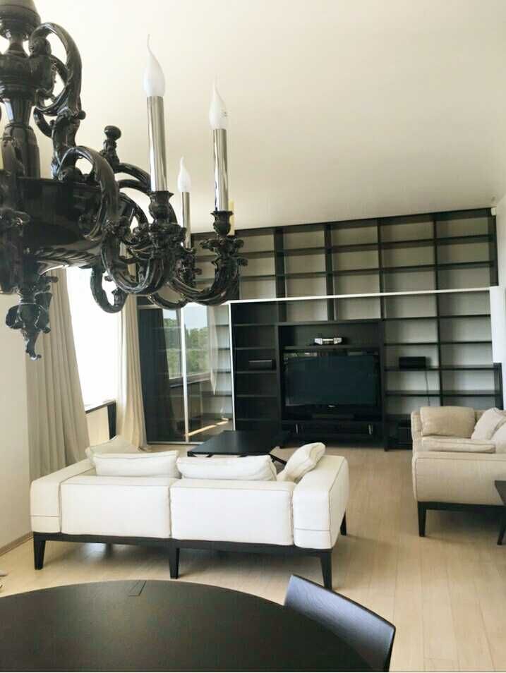 Stylish 120 m² Apartment near Arkadia and 8th Station of Fontana