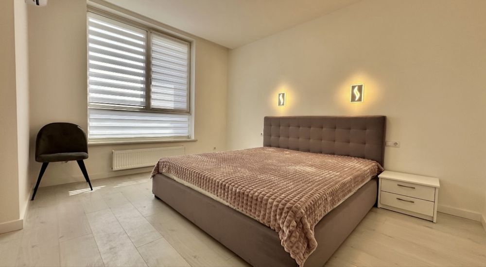 2-Room Apartment in Podil Plaza with Panoramic View of Andriyivska Church