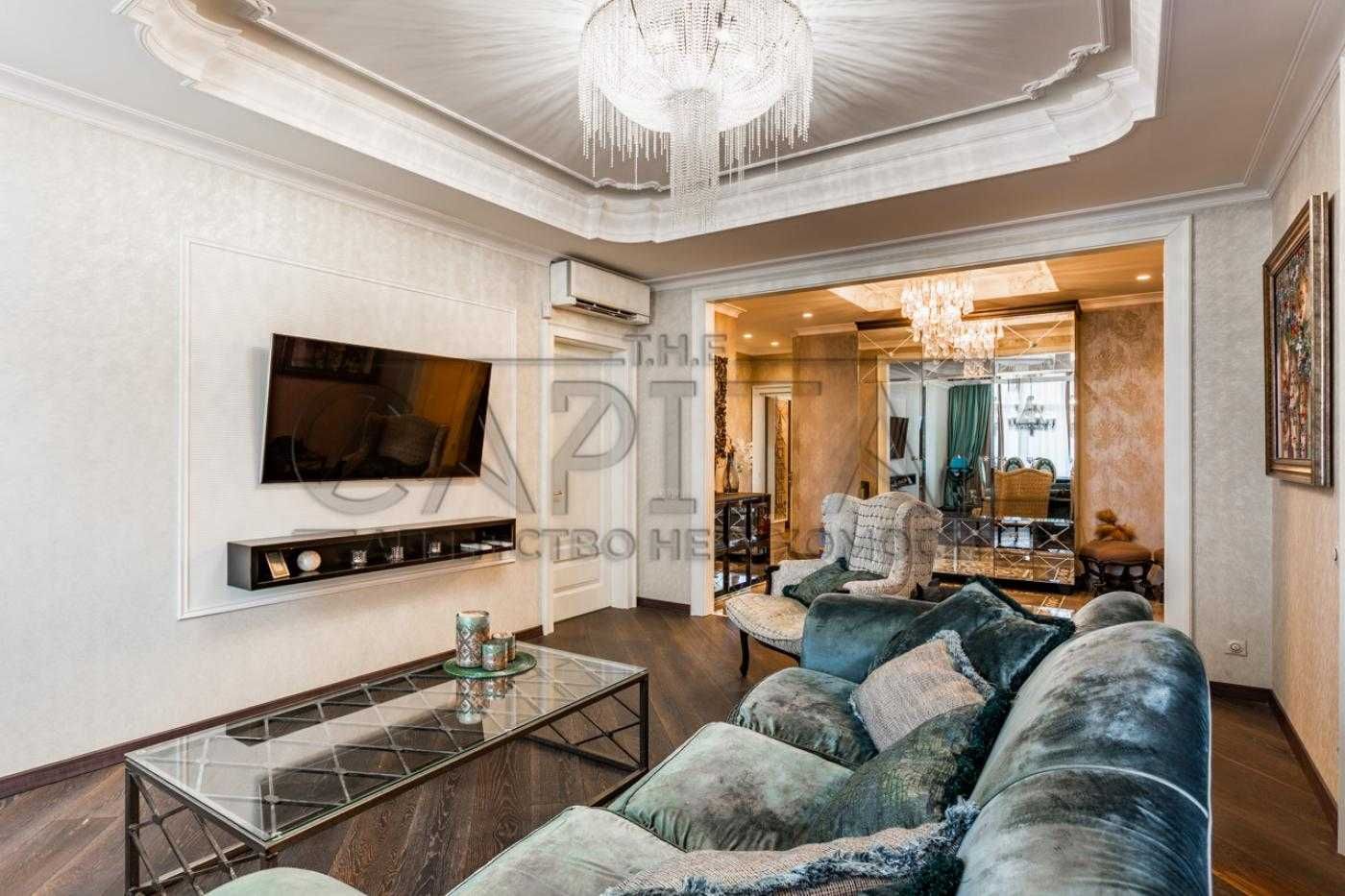 Spacious 3-bedroom apartment in Novopecherski Lipki complex with premium design