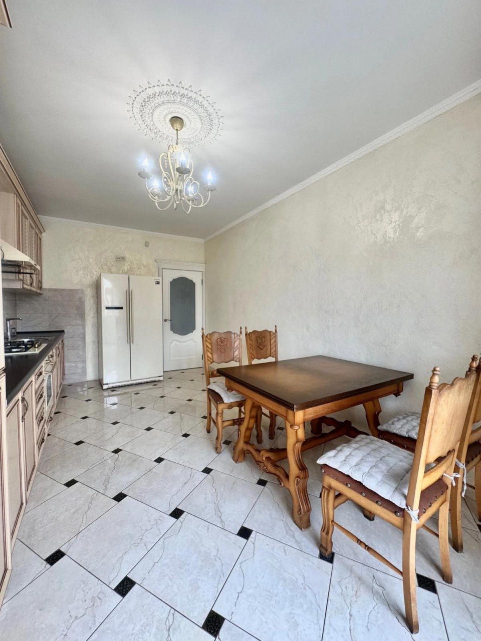 2-Room Apartment on Jasminova Street with Park View